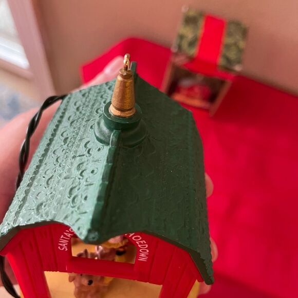 Hallmark Keepsake Santa’s Ho Ho Hoedown Magic Ornament - Picture 10 of 11